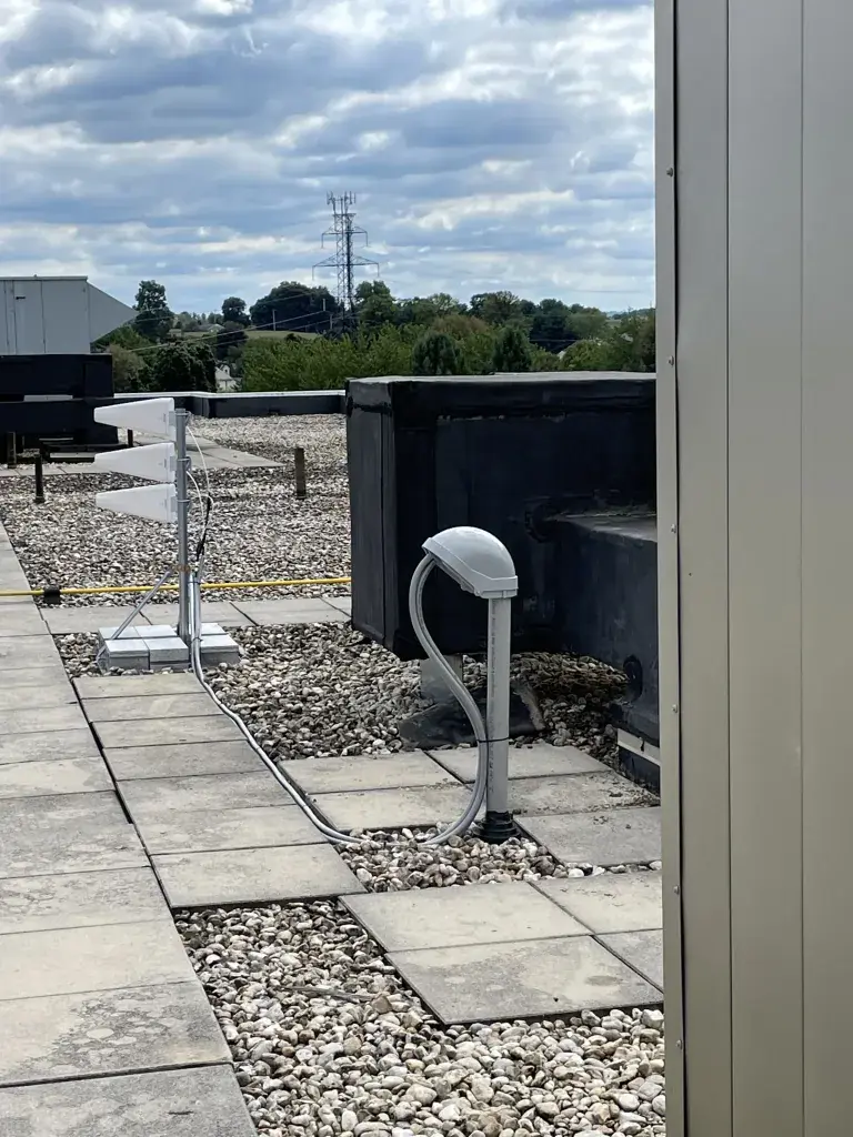 Rooftop distributed antenna system infrastructure